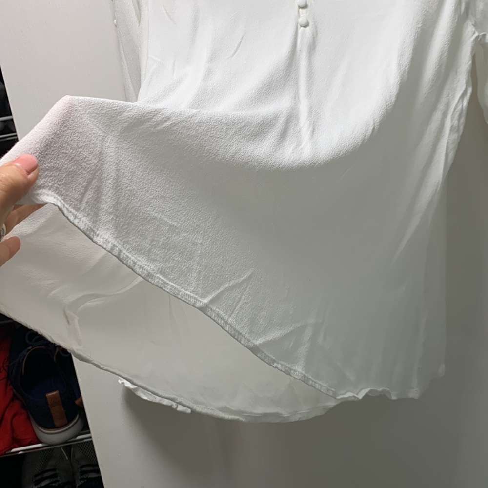 White blouse - Picture 3 of 4